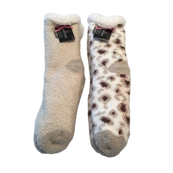 Cuddl Duds Sherpa Lined Lounge Socks 2-Pack Beige & Leopard Print Womens - Picture 3 of 6
